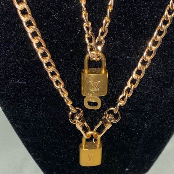 EUC-Authenticated Louis Vuitton Lock with an unbranded chain - Picture 4 of 7